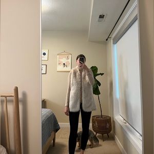 Banana Republic White Faux Fur Vest SM Like New (LN)
